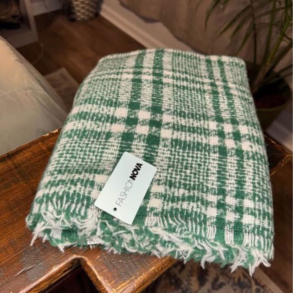Fashion Nova Green Plaid scarf